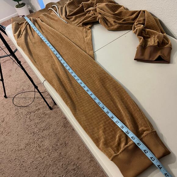 Nike Two Piece Set Size XXL - Tan Waffle Plush Sweater & Jogger Pants - Picture 14 of 16